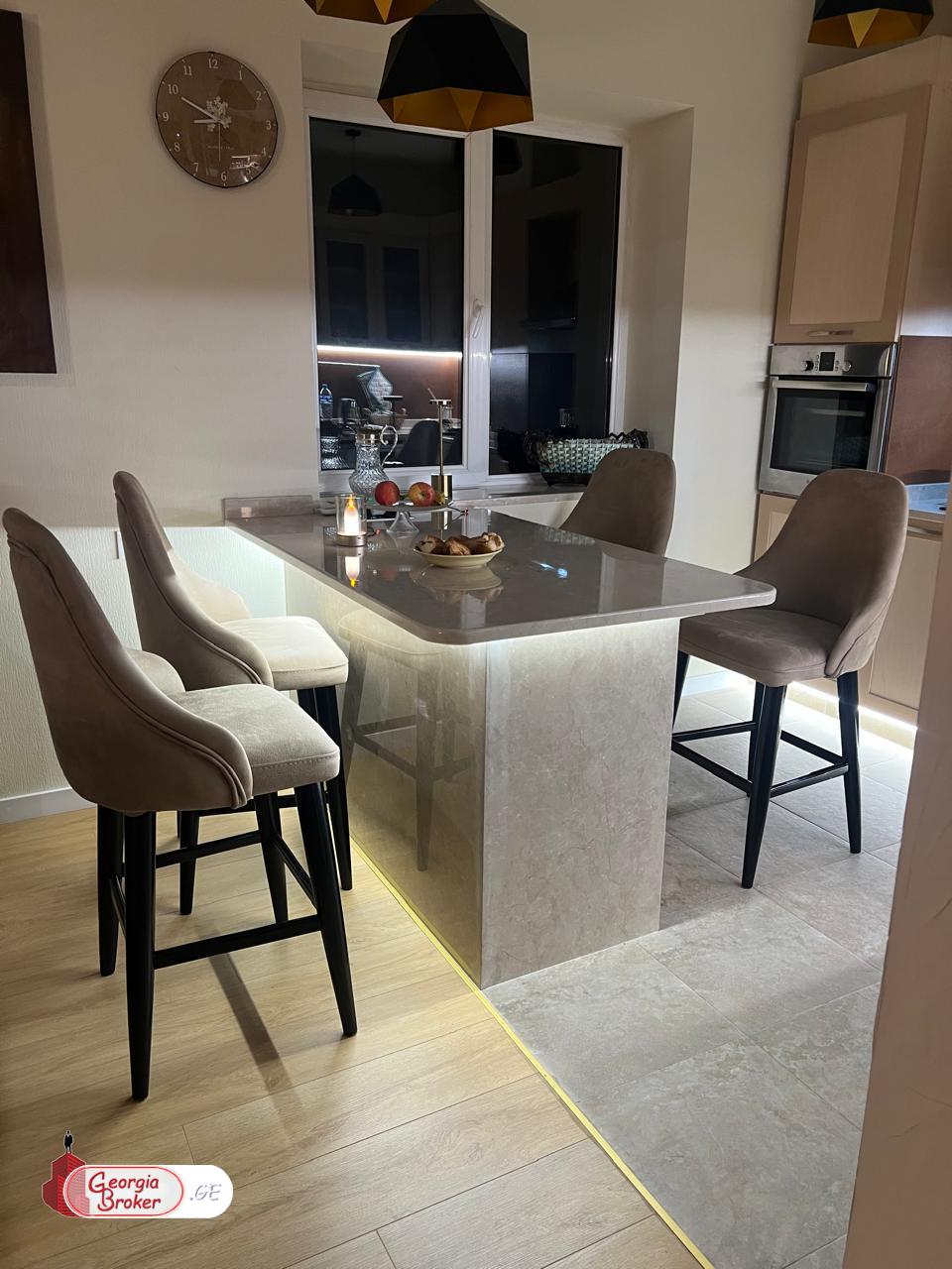 в аренду дом с новым ремонтом 8-комнат